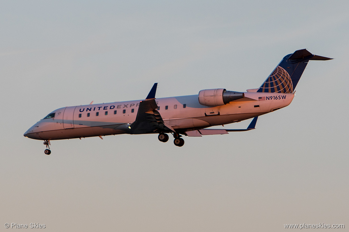 SkyWest Airlines Canadair CRJ-200 N916SW at Los Angeles International Airport (KLAX/LAX) SkyWest Airlines Canadair CRJ-200 N916SW at Los Angeles International Airport (KLAX/LAX)