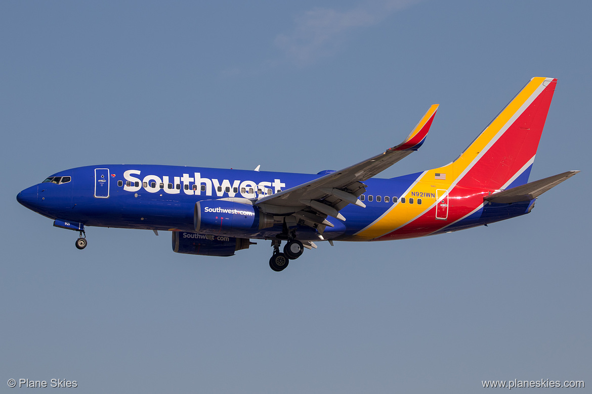 Southwest Airlines Boeing 737-700 N921WN at Los Angeles International Airport (KLAX/LAX) Southwest Airlines Boeing 737-700 N921WN at Los Angeles International Airport (KLAX/LAX)