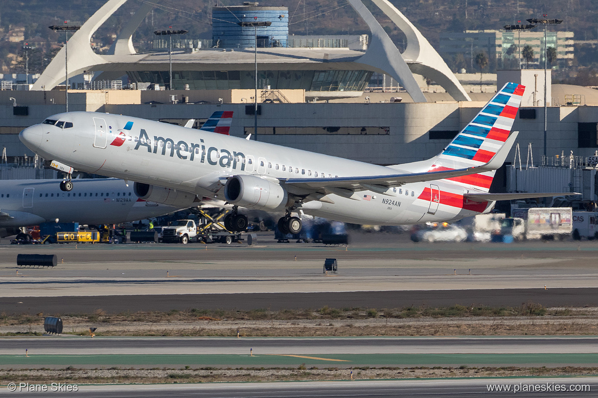 American Airlines Boeing 737-800 N924AN at Los Angeles International Airport (KLAX/LAX) American Airlines Boeing 737-800 N924AN at Los Angeles International Airport (KLAX/LAX)