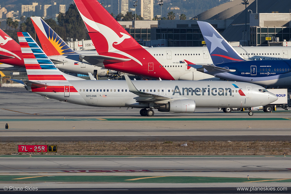 American Airlines Boeing 737-800 N954NN at Los Angeles International Airport (KLAX/LAX)
