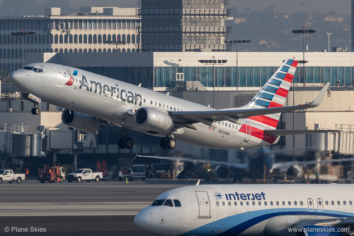 American Airlines Boeing 737-800 N959NN at Los Angeles International Airport (KLAX/LAX) American Airlines Boeing 737-800 N959NN at Los Angeles International Airport (KLAX/LAX)