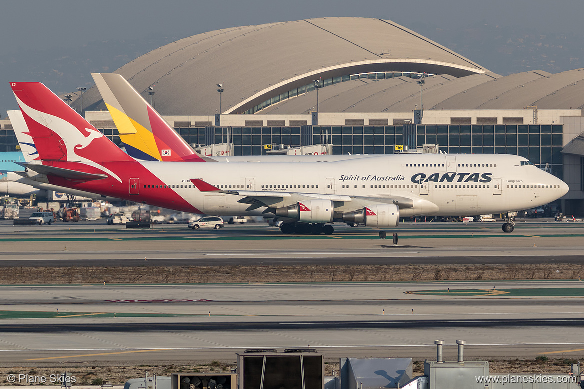 Qantas Boeing 747-400ER VH-OEG at Los Angeles International Airport (KLAX/LAX) Qantas Boeing 747-400ER VH-OEG at Los Angeles International Airport (KLAX/LAX)
