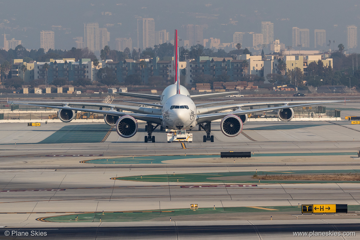 Virgin Australia Boeing 777-300ER VH-VPD at Los Angeles International Airport (KLAX/LAX) Virgin Australia Boeing 777-300ER VH-VPD at Los Angeles International Airport (KLAX/LAX)