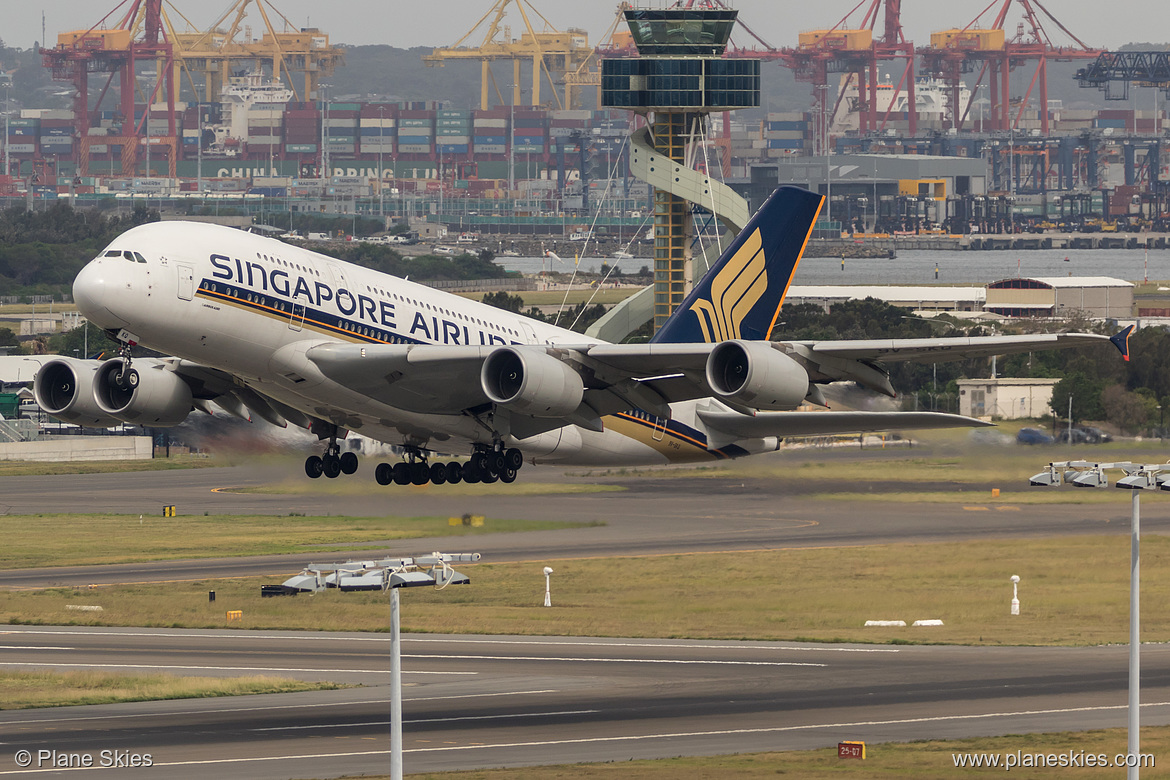 Singapore Airlines Airbus A380-800 9V-SKQ at Sydney Kingsford Smith International Airport (YSSY/SYD) Singapore Airlines Airbus A380-800 9V-SKQ at Sydney Kingsford Smith International Airport (YSSY/SYD)