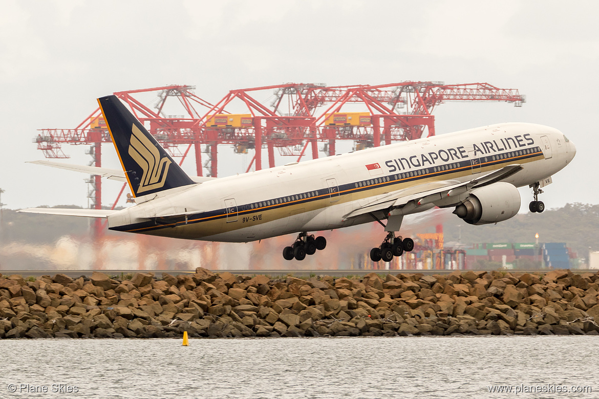 Singapore Airlines Boeing 777-200ER 9V-SVE at Sydney Kingsford Smith International Airport (YSSY/SYD) Singapore Airlines Boeing 777-200ER 9V-SVE at Sydney Kingsford Smith International Airport (YSSY/SYD)