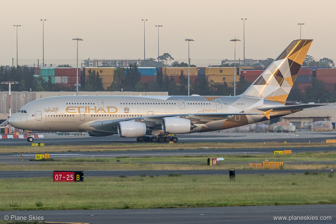 Etihad Airways Airbus A380-800 A6-APJ at Sydney Kingsford Smith International Airport (YSSY/SYD) Etihad Airways Airbus A380-800 A6-APJ at Sydney Kingsford Smith International Airport (YSSY/SYD)