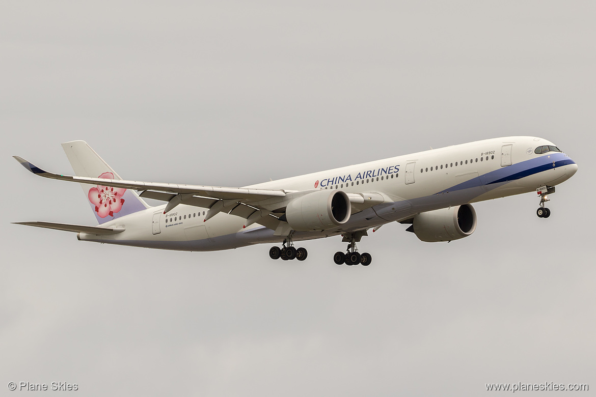 China Airlines Airbus A350-900 B-18902 at Sydney Kingsford Smith International Airport (YSSY/SYD) China Airlines Airbus A350-900 B-18902 at Sydney Kingsford Smith International Airport (YSSY/SYD)