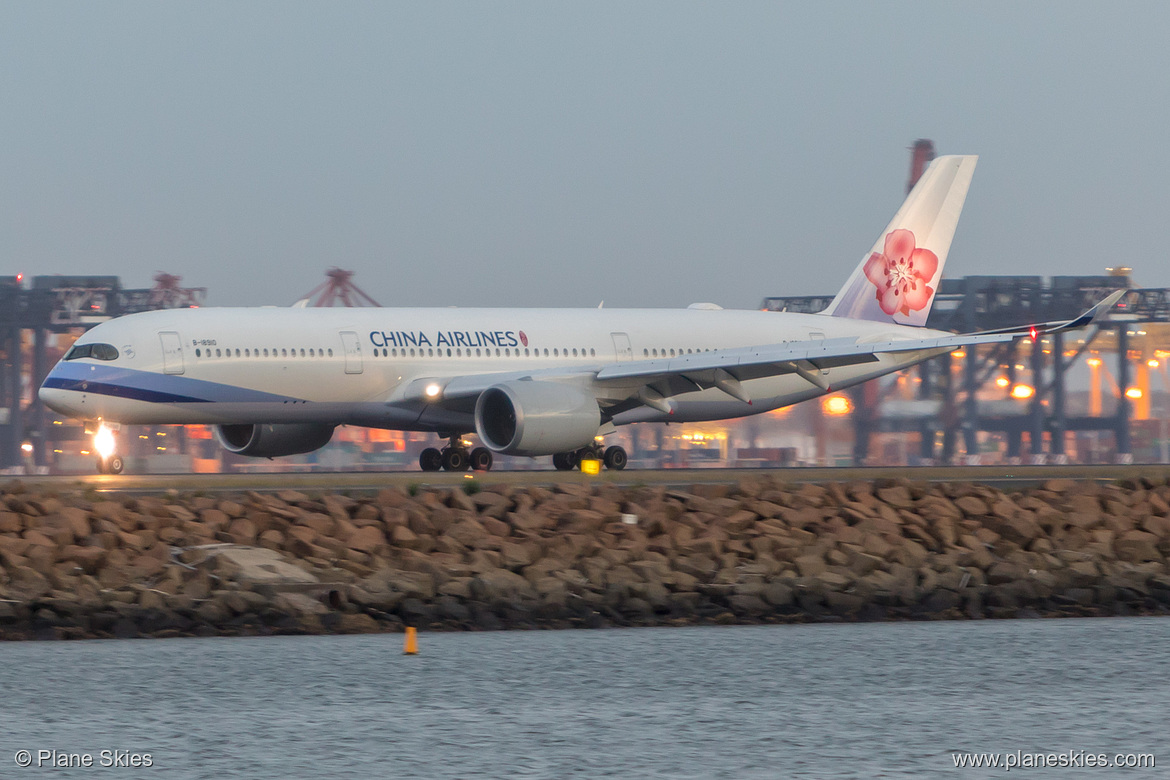 China Airlines Airbus A350-900 B-18910 at Sydney Kingsford Smith International Airport (YSSY/SYD) China Airlines Airbus A350-900 B-18910 at Sydney Kingsford Smith International Airport (YSSY/SYD)