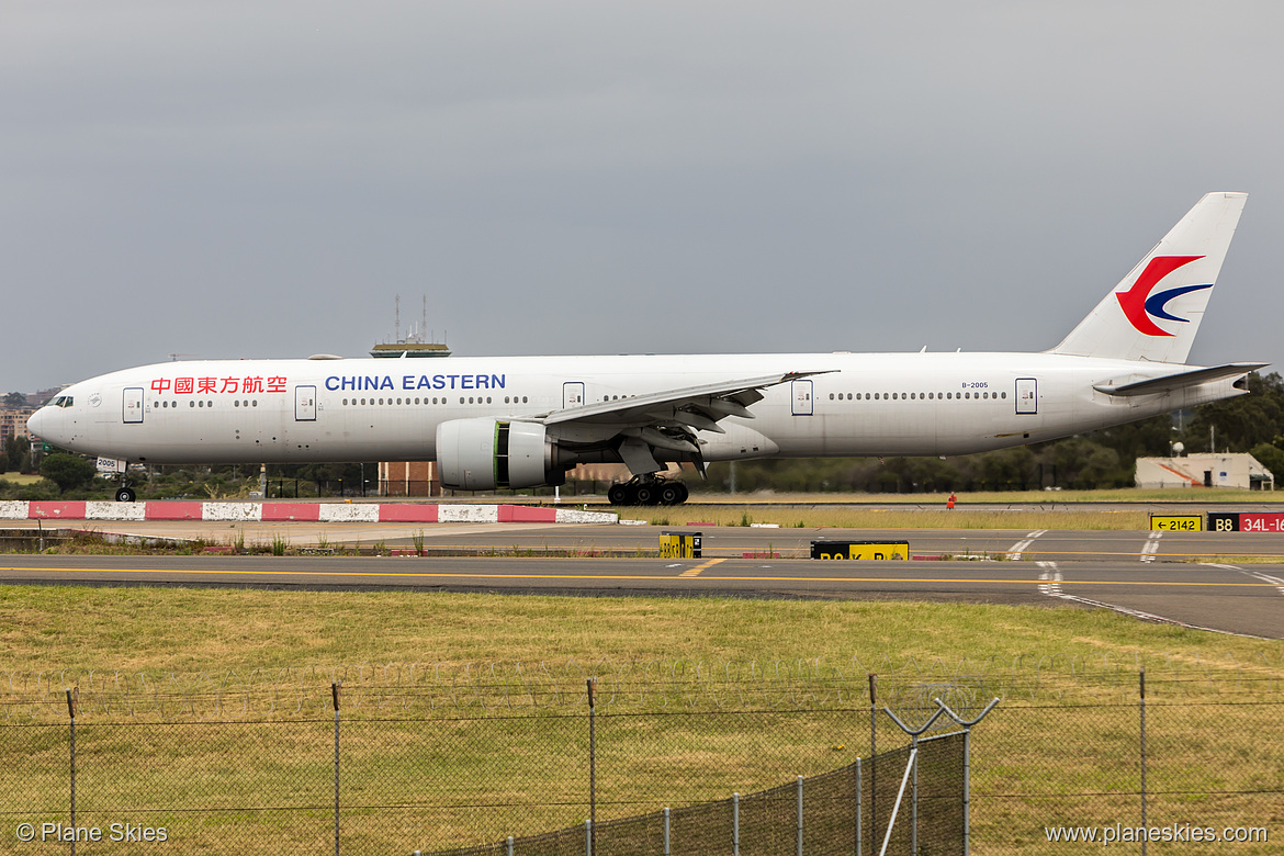 China Eastern Airlines Boeing 777-300ER B-2005 at Sydney Kingsford Smith International Airport (YSSY/SYD)