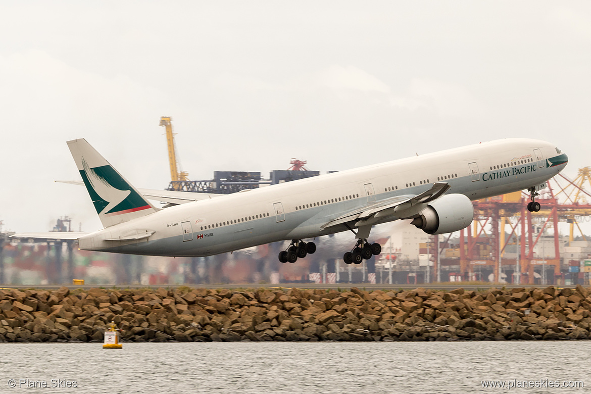 Cathay Pacific Boeing 777-300ER B-HNR at Sydney Kingsford Smith International Airport (YSSY/SYD) Cathay Pacific Boeing 777-300ER B-HNR at Sydney Kingsford Smith International Airport (YSSY/SYD)