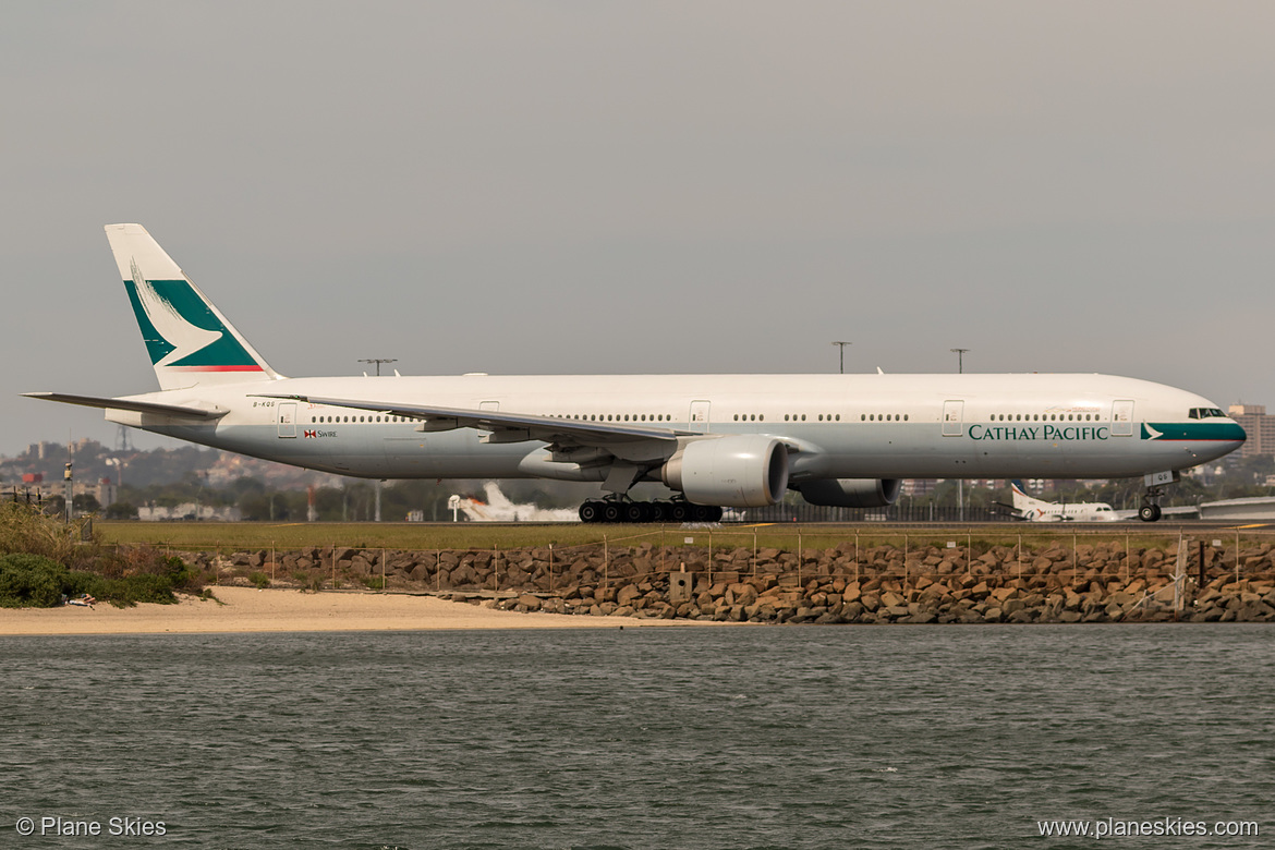 Cathay Pacific Boeing 777-300ER B-KQS at Sydney Kingsford Smith International Airport (YSSY/SYD) Cathay Pacific Boeing 777-300ER B-KQS at Sydney Kingsford Smith International Airport (YSSY/SYD)