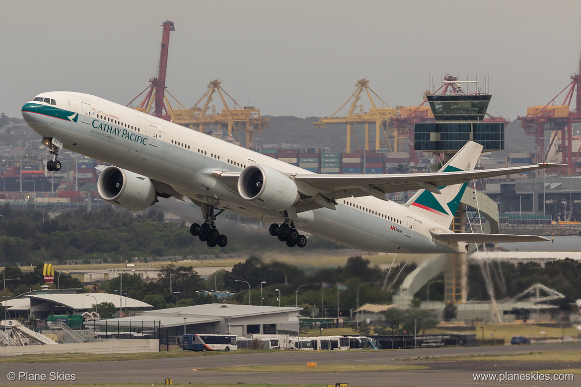 Cathay Pacific Boeing 777-300ER B-KQX at Sydney Kingsford Smith International Airport (YSSY/SYD) Cathay Pacific Boeing 777-300ER B-KQX at Sydney Kingsford Smith International Airport (YSSY/SYD)