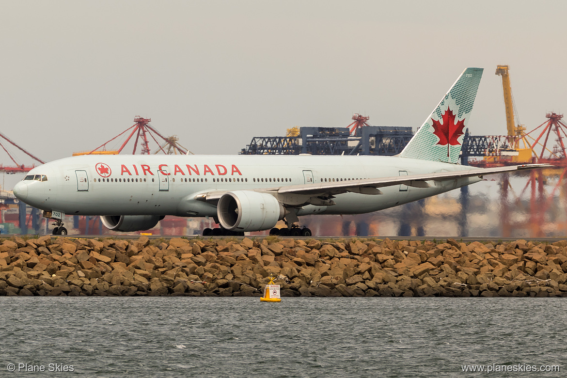 Air Canada Boeing 777-200LR C-FIUF at Sydney Kingsford Smith International Airport (YSSY/SYD) Air Canada Boeing 777-200LR C-FIUF at Sydney Kingsford Smith International Airport (YSSY/SYD)
