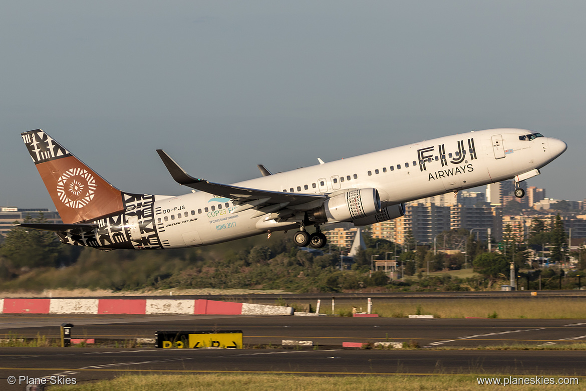 Fiji Airways Boeing 737-800 DQ-FJG at Sydney Kingsford Smith International Airport (YSSY/SYD) Fiji Airways Boeing 737-800 DQ-FJG at Sydney Kingsford Smith International Airport (YSSY/SYD)