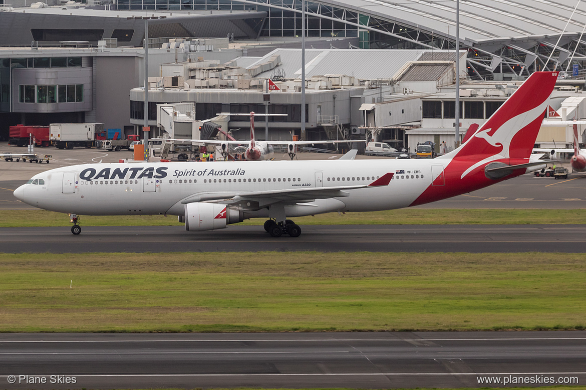 Qantas Airbus A330-200 VH-EBB at Sydney Kingsford Smith International Airport (YSSY/SYD)