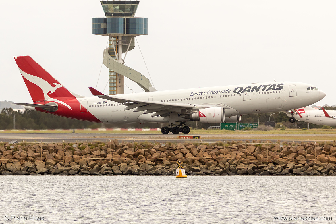 Qantas Airbus A330-200 VH-EBL at Sydney Kingsford Smith International Airport (YSSY/SYD) Qantas Airbus A330-200 VH-EBL at Sydney Kingsford Smith International Airport (YSSY/SYD)
