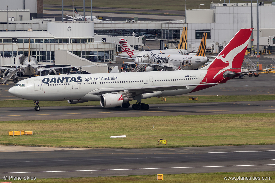 Qantas Airbus A330-200 VH-EBN at Sydney Kingsford Smith International Airport (YSSY/SYD) Qantas Airbus A330-200 VH-EBN at Sydney Kingsford Smith International Airport (YSSY/SYD)