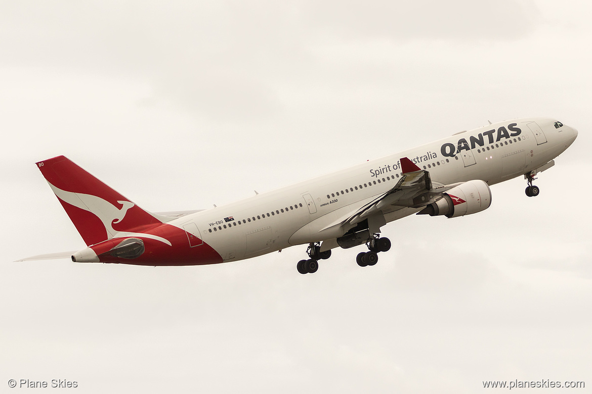 Qantas Airbus A330-200 VH-EBO at Sydney Kingsford Smith International Airport (YSSY/SYD) Qantas Airbus A330-200 VH-EBO at Sydney Kingsford Smith International Airport (YSSY/SYD)