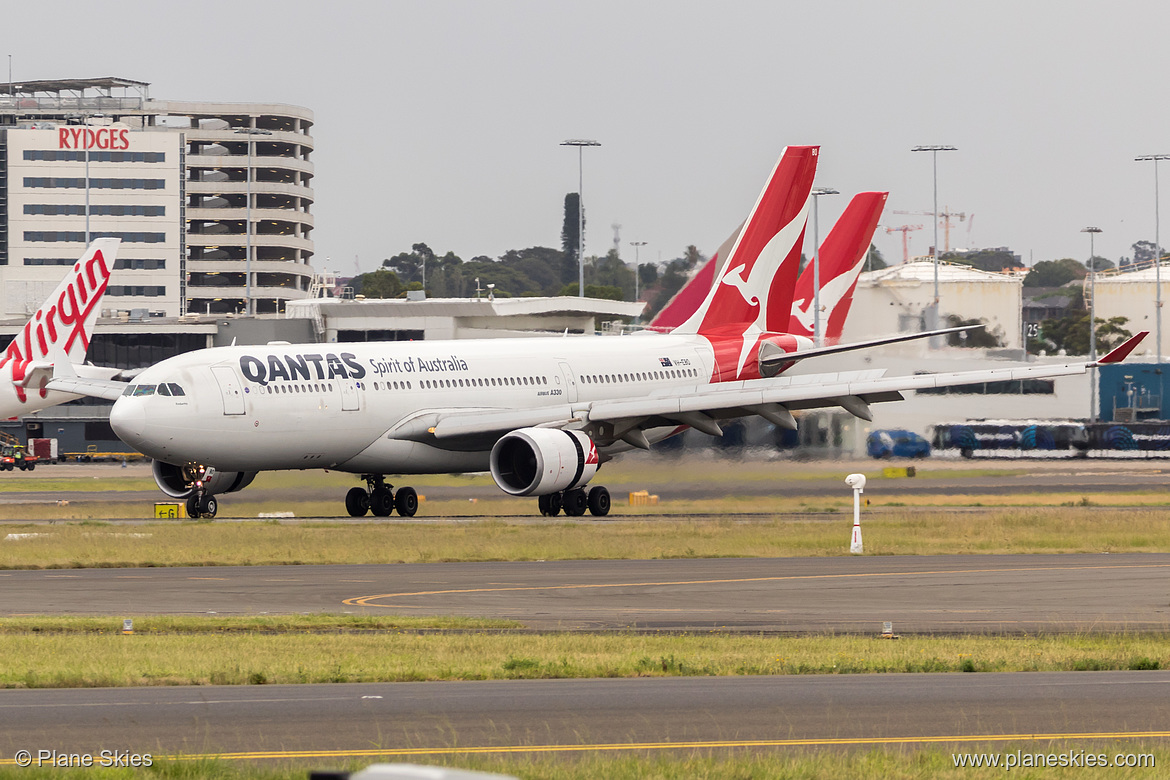 Qantas Airbus A330-200 VH-EBO at Sydney Kingsford Smith International Airport (YSSY/SYD) Qantas Airbus A330-200 VH-EBO at Sydney Kingsford Smith International Airport (YSSY/SYD)