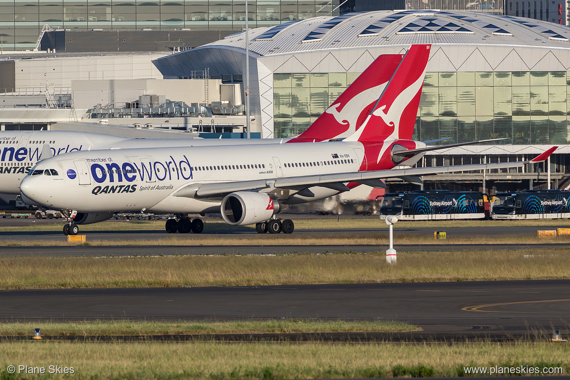 Qantas Airbus A330-200 VH-EBV at Sydney Kingsford Smith International Airport (YSSY/SYD) Qantas Airbus A330-200 VH-EBV at Sydney Kingsford Smith International Airport (YSSY/SYD)