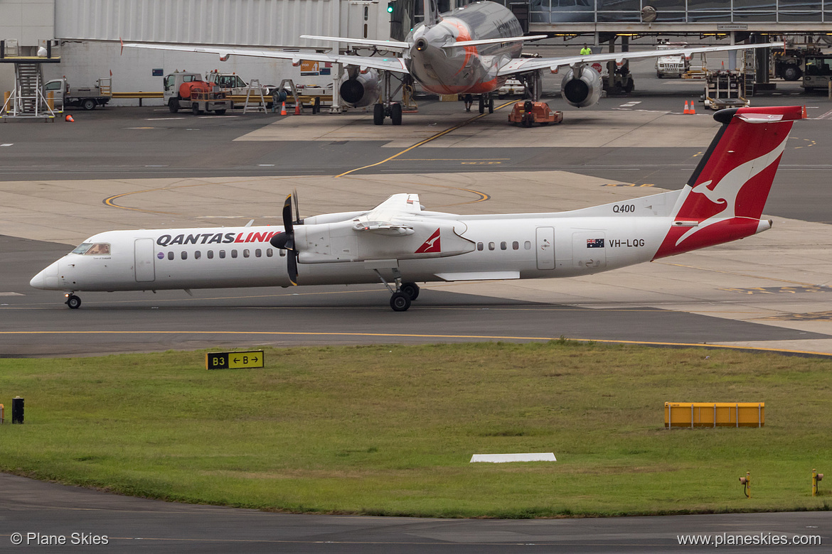 QantasLink DHC Dash-8-400 VH-LQG at Sydney Kingsford Smith International Airport (YSSY/SYD)