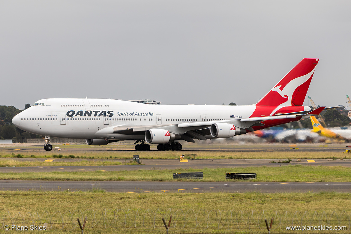 Qantas Boeing 747-400ER VH-OEE at Sydney Kingsford Smith International Airport (YSSY/SYD) Qantas Boeing 747-400ER VH-OEE at Sydney Kingsford Smith International Airport (YSSY/SYD)