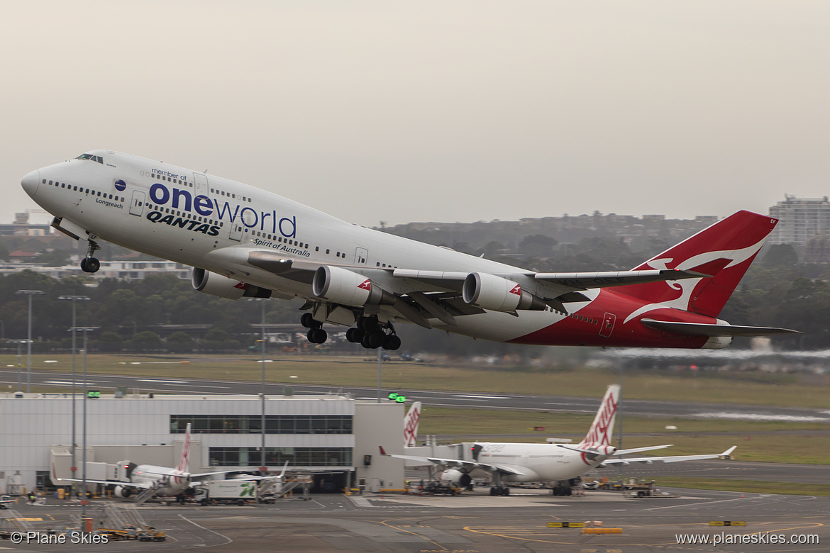 Qantas Boeing 747-400ER VH-OEF at Sydney Kingsford Smith International Airport (YSSY/SYD) Qantas Boeing 747-400ER VH-OEF at Sydney Kingsford Smith International Airport (YSSY/SYD)