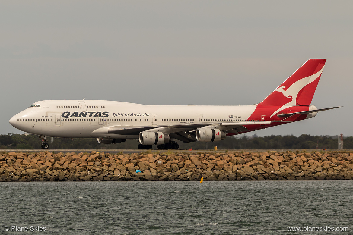 Qantas Boeing 747-400 VH-OJT at Sydney Kingsford Smith International Airport (YSSY/SYD) Qantas Boeing 747-400 VH-OJT at Sydney Kingsford Smith International Airport (YSSY/SYD)