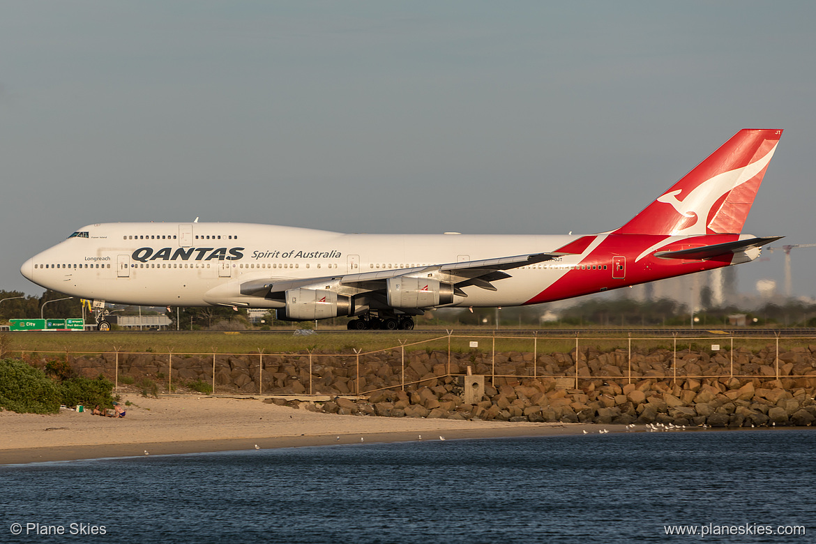Qantas Boeing 747-400 VH-OJT at Sydney Kingsford Smith International Airport (YSSY/SYD) Qantas Boeing 747-400 VH-OJT at Sydney Kingsford Smith International Airport (YSSY/SYD)