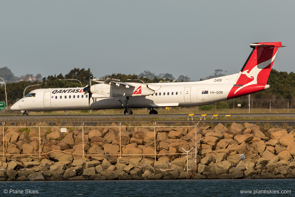 QantasLink DHC Dash-8-400 VH-QON at Sydney Kingsford Smith International Airport (YSSY/SYD) QantasLink DHC Dash-8-400 VH-QON at Sydney Kingsford Smith International Airport (YSSY/SYD)