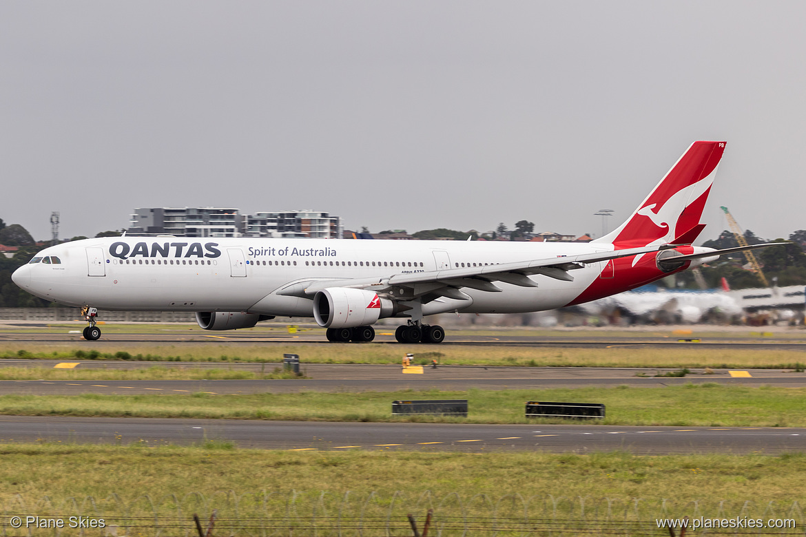 Qantas Airbus A330-300 VH-QPB at Sydney Kingsford Smith International Airport (YSSY/SYD) Qantas Airbus A330-300 VH-QPB at Sydney Kingsford Smith International Airport (YSSY/SYD)