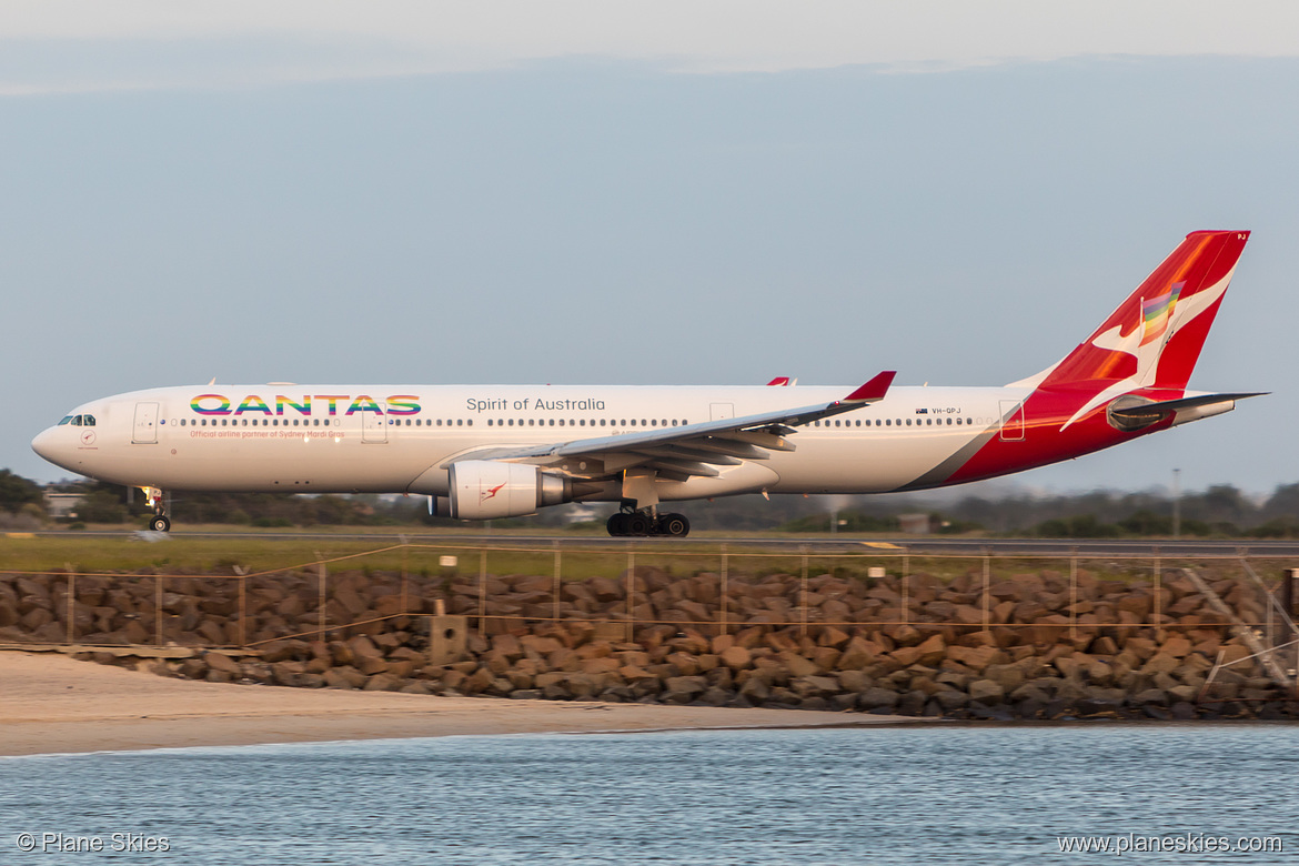 Qantas Airbus A330-300 VH-QPJ at Sydney Kingsford Smith International Airport (YSSY/SYD)