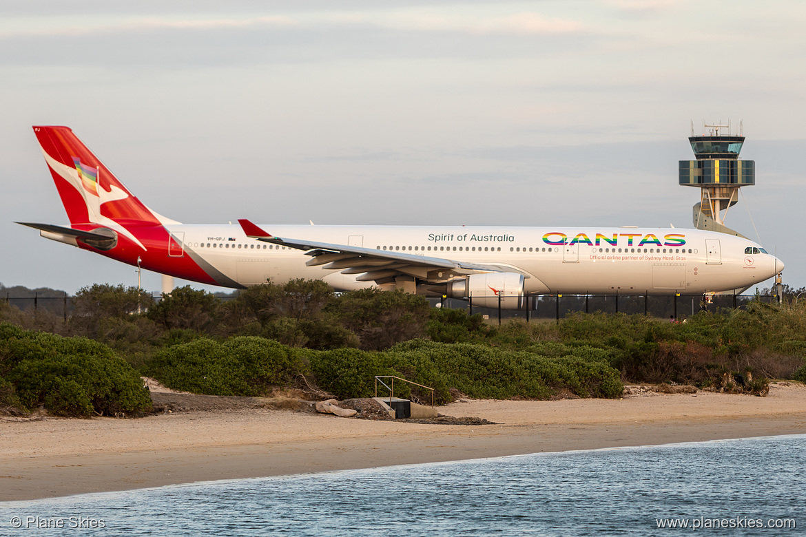 Qantas Airbus A330-300 VH-QPJ at Sydney Kingsford Smith International Airport (YSSY/SYD) Qantas Airbus A330-300 VH-QPJ at Sydney Kingsford Smith International Airport (YSSY/SYD)