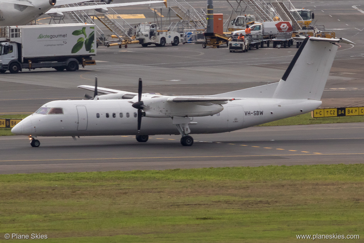 QantasLink DHC Dash-8-300 VH-SBW at Sydney Kingsford Smith International Airport (YSSY/SYD)