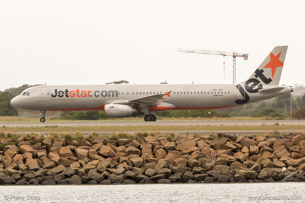 Jetstar Airways Airbus A321-200 VH-VWT at Sydney Kingsford Smith International Airport (YSSY/SYD) Jetstar Airways Airbus A321-200 VH-VWT at Sydney Kingsford Smith International Airport (YSSY/SYD)