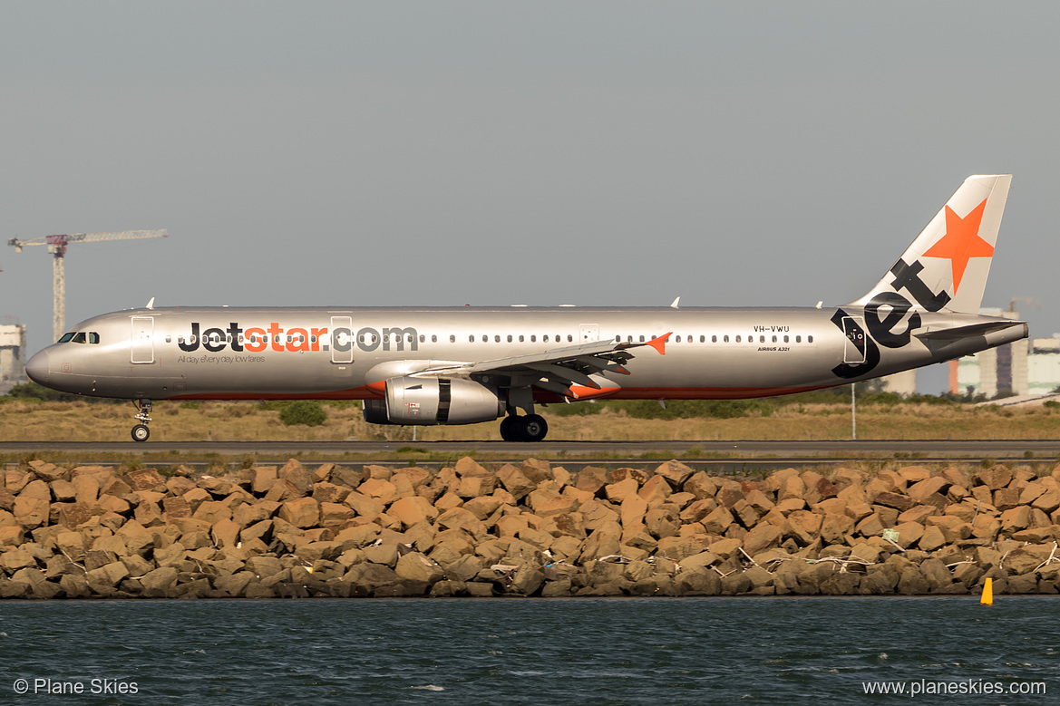 Jetstar Airways Airbus A321-200 VH-VWU at Sydney Kingsford Smith International Airport (YSSY/SYD) Jetstar Airways Airbus A321-200 VH-VWU at Sydney Kingsford Smith International Airport (YSSY/SYD)