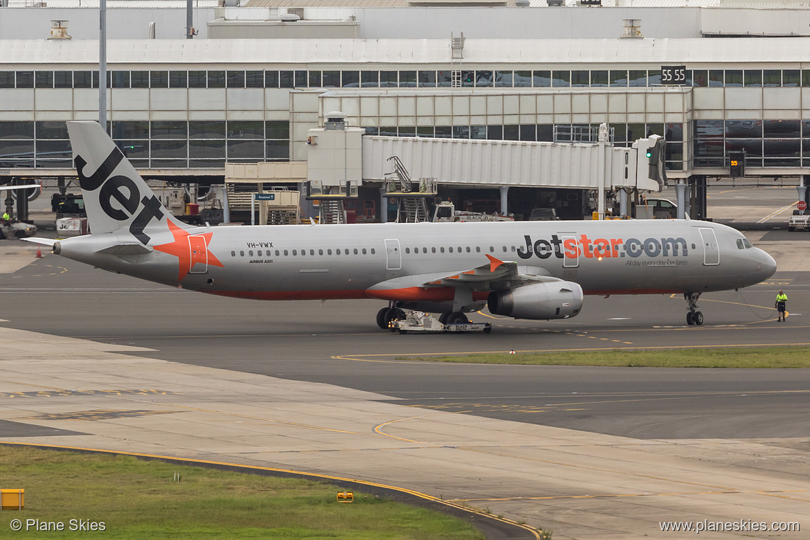 Jetstar Airways Airbus A321-200 VH-VWX at Sydney Kingsford Smith International Airport (YSSY/SYD) Jetstar Airways Airbus A321-200 VH-VWX at Sydney Kingsford Smith International Airport (YSSY/SYD)