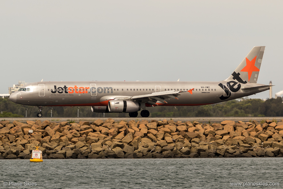 Jetstar Airways Airbus A321-200 VH-VWZ at Sydney Kingsford Smith International Airport (YSSY/SYD) Jetstar Airways Airbus A321-200 VH-VWZ at Sydney Kingsford Smith International Airport (YSSY/SYD)