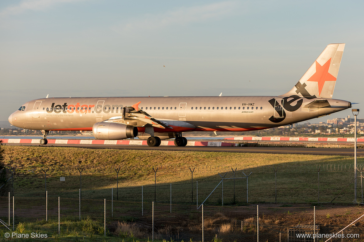 Jetstar Airways Airbus A321-200 VH-VWZ at Sydney Kingsford Smith International Airport (YSSY/SYD) Jetstar Airways Airbus A321-200 VH-VWZ at Sydney Kingsford Smith International Airport (YSSY/SYD)