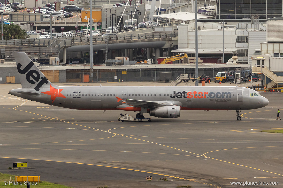 Jetstar Airways Airbus A321-200 VH-VWZ at Sydney Kingsford Smith International Airport (YSSY/SYD) Jetstar Airways Airbus A321-200 VH-VWZ at Sydney Kingsford Smith International Airport (YSSY/SYD)