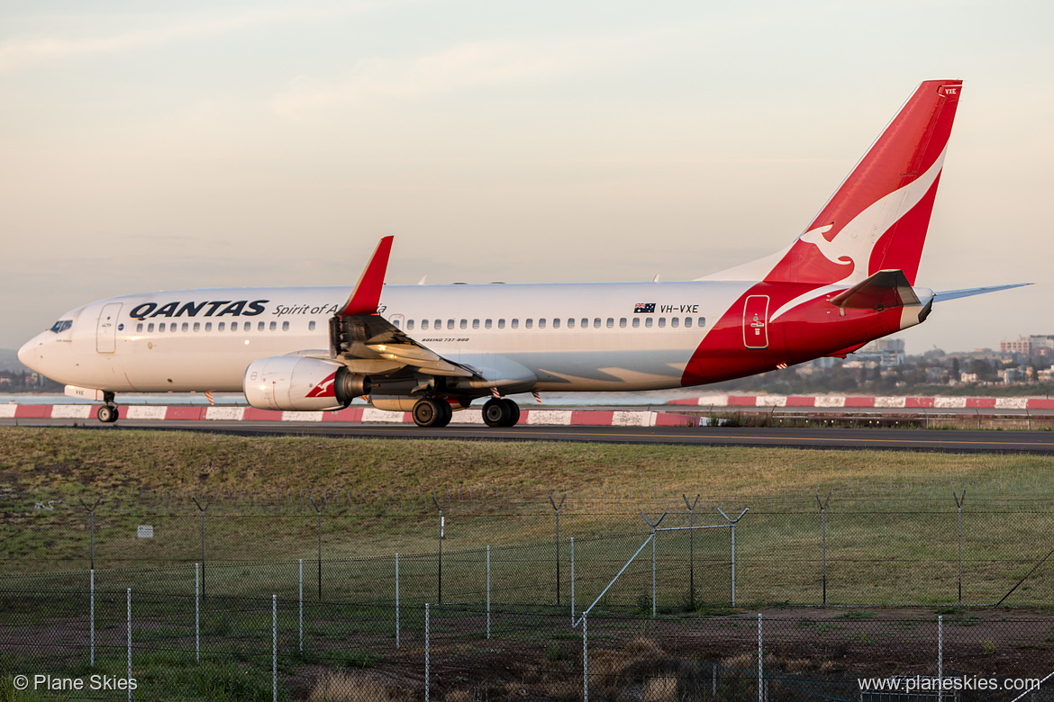 Qantas Boeing 737-800 VH-VXE at Sydney Kingsford Smith International Airport (YSSY/SYD) Qantas Boeing 737-800 VH-VXE at Sydney Kingsford Smith International Airport (YSSY/SYD)