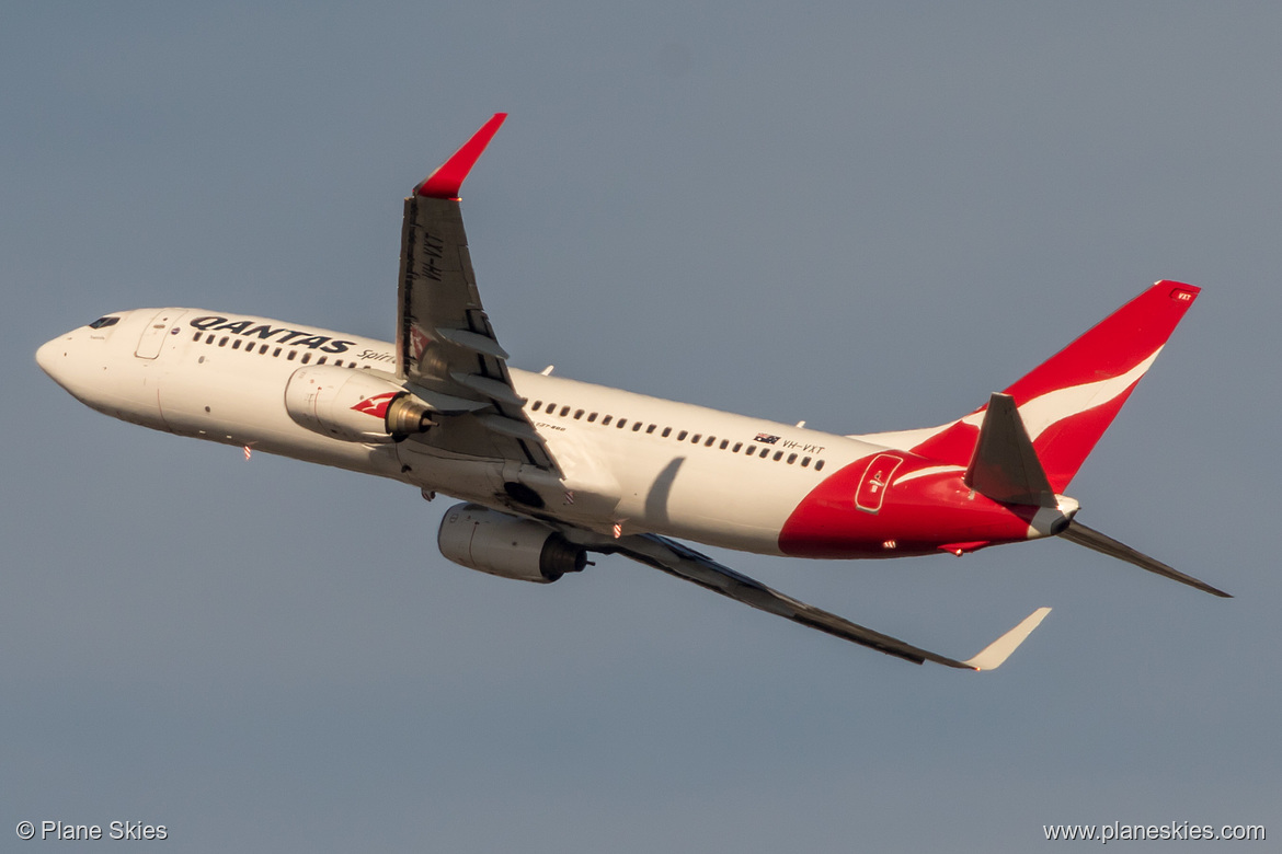 Qantas Boeing 737-800 VH-VXT at Sydney Kingsford Smith International Airport (YSSY/SYD) Qantas Boeing 737-800 VH-VXT at Sydney Kingsford Smith International Airport (YSSY/SYD)