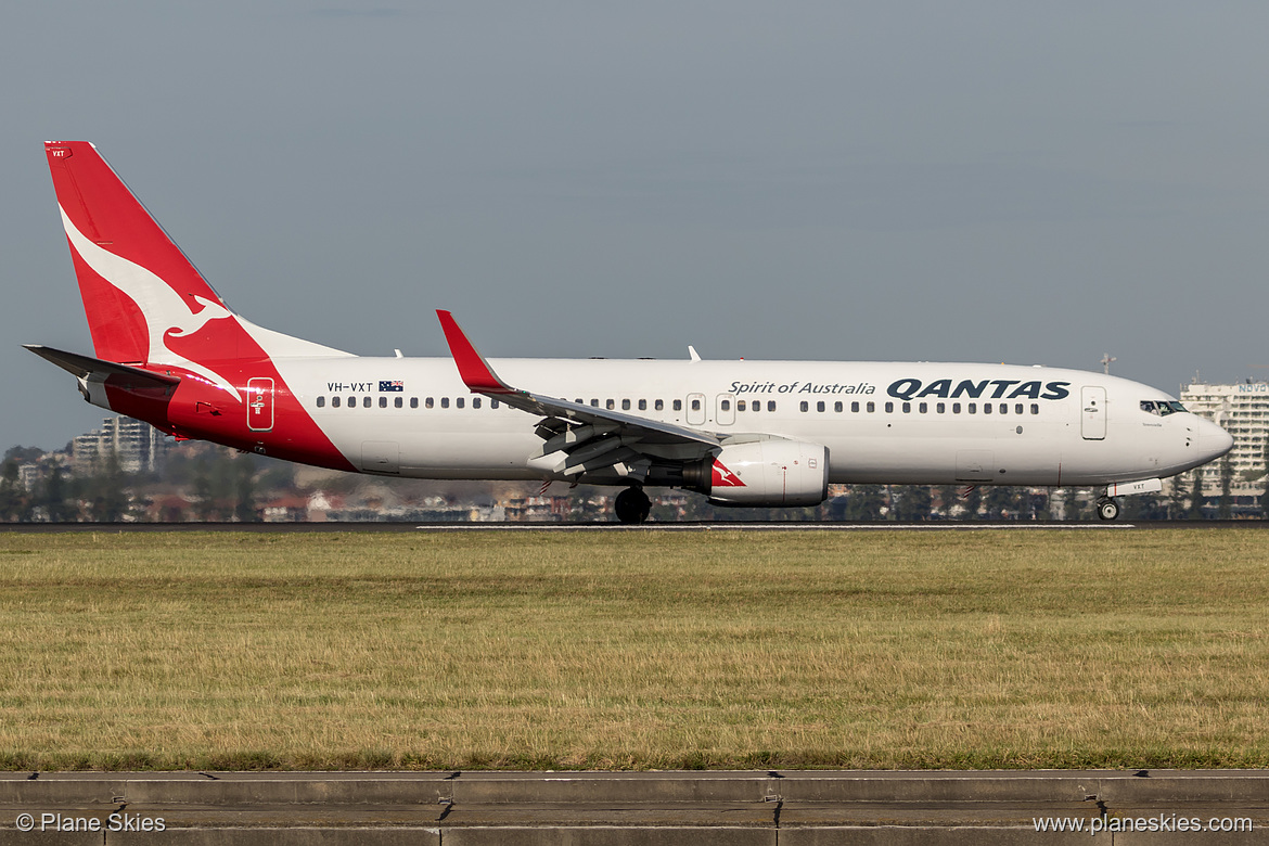 Qantas Boeing 737-800 VH-VXT at Sydney Kingsford Smith International Airport (YSSY/SYD) Qantas Boeing 737-800 VH-VXT at Sydney Kingsford Smith International Airport (YSSY/SYD)