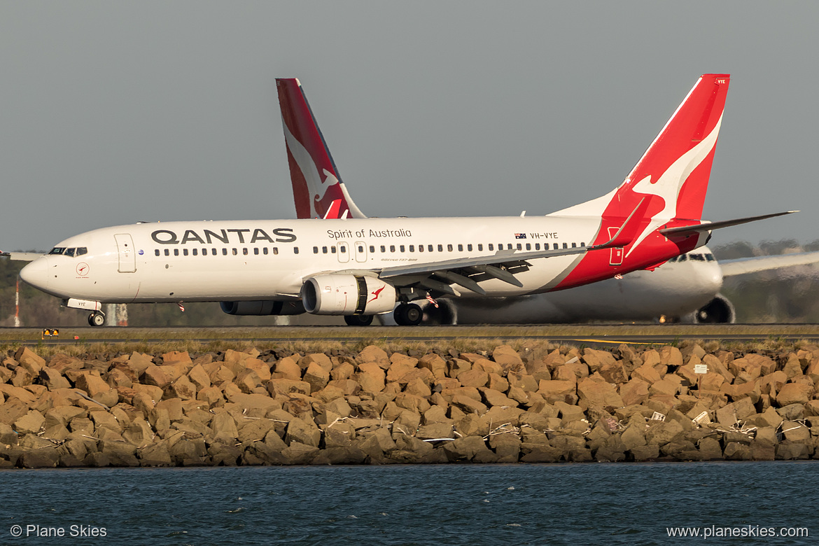 Qantas Boeing 737-800 VH-VYE at Sydney Kingsford Smith International Airport (YSSY/SYD)