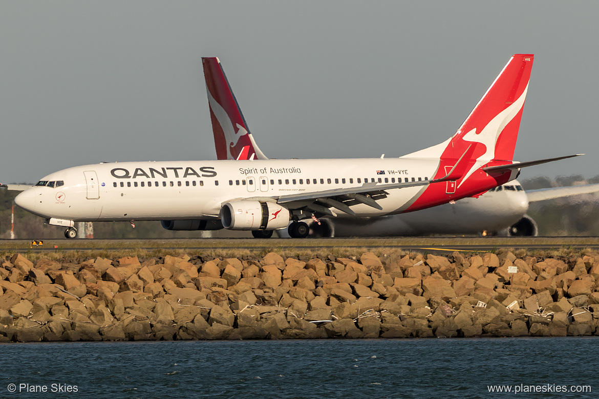 Qantas Boeing 737-800 VH-VYE at Sydney Kingsford Smith International Airport (YSSY/SYD) Qantas Boeing 737-800 VH-VYE at Sydney Kingsford Smith International Airport (YSSY/SYD)