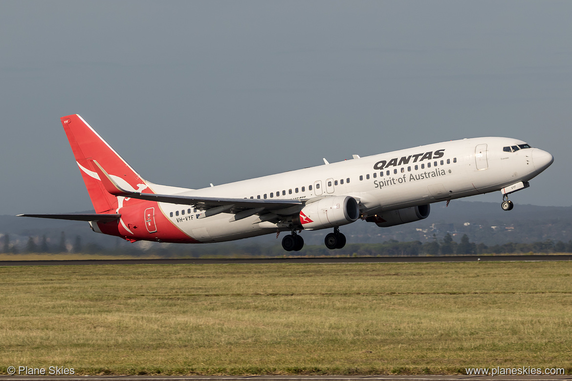 Qantas Boeing 737-800 VH-VYF at Sydney Kingsford Smith International Airport (YSSY/SYD) Qantas Boeing 737-800 VH-VYF at Sydney Kingsford Smith International Airport (YSSY/SYD)