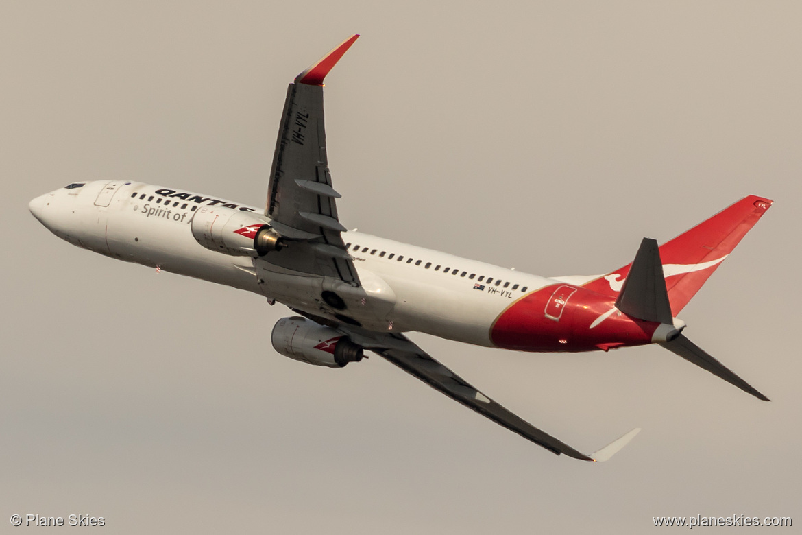 Qantas Boeing 737-800 VH-VYL at Sydney Kingsford Smith International Airport (YSSY/SYD) Qantas Boeing 737-800 VH-VYL at Sydney Kingsford Smith International Airport (YSSY/SYD)