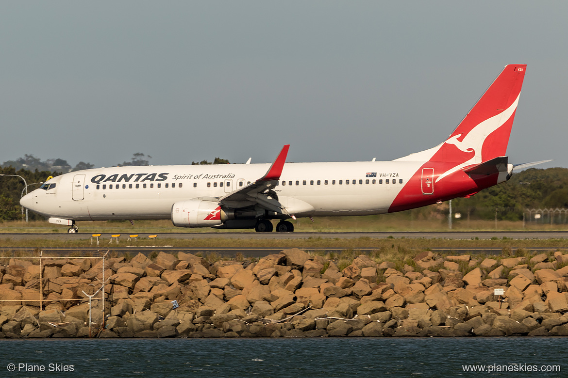Qantas Boeing 737-800 VH-VZA at Sydney Kingsford Smith International Airport (YSSY/SYD) Qantas Boeing 737-800 VH-VZA at Sydney Kingsford Smith International Airport (YSSY/SYD)