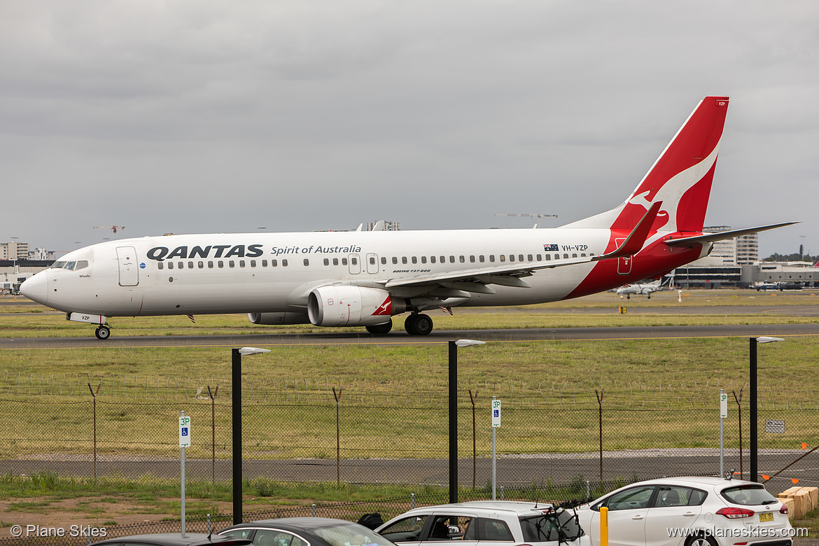 Qantas Boeing 737-800 VH-VZP at Sydney Kingsford Smith International Airport (YSSY/SYD) Qantas Boeing 737-800 VH-VZP at Sydney Kingsford Smith International Airport (YSSY/SYD)
