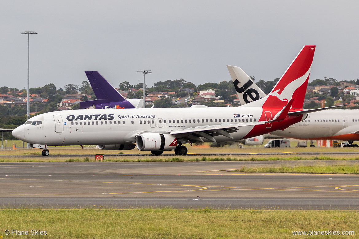 Qantas Boeing 737-800 VH-VZV at Sydney Kingsford Smith International Airport (YSSY/SYD)